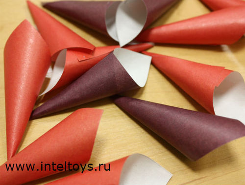 Кедровая шишка из бумаги для детей