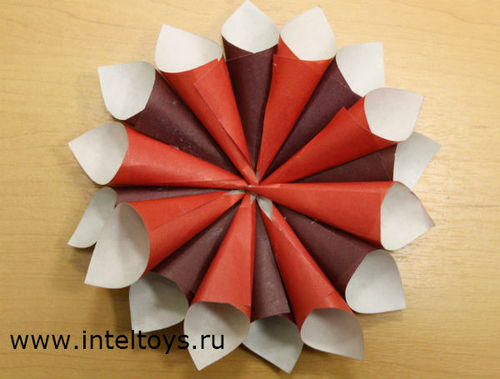 Шишка из бумаги